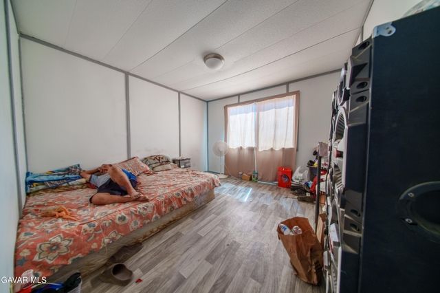 E Vic Avenue V12 116 Ste, Pearblossom, CA 93553