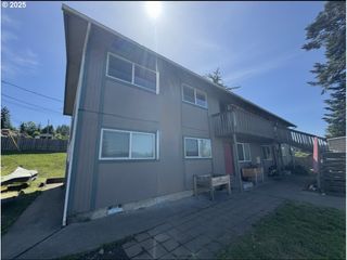 -1 VIEW St, Myrtle Point, OR 97458