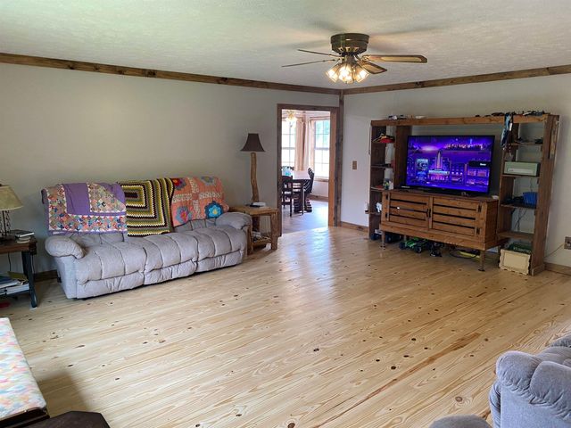 1120 JOT EM DOWN RD, Morris Chapel, TN 38361