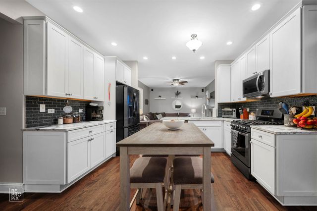 598 Wexford Drive, Elgin, IL 60124