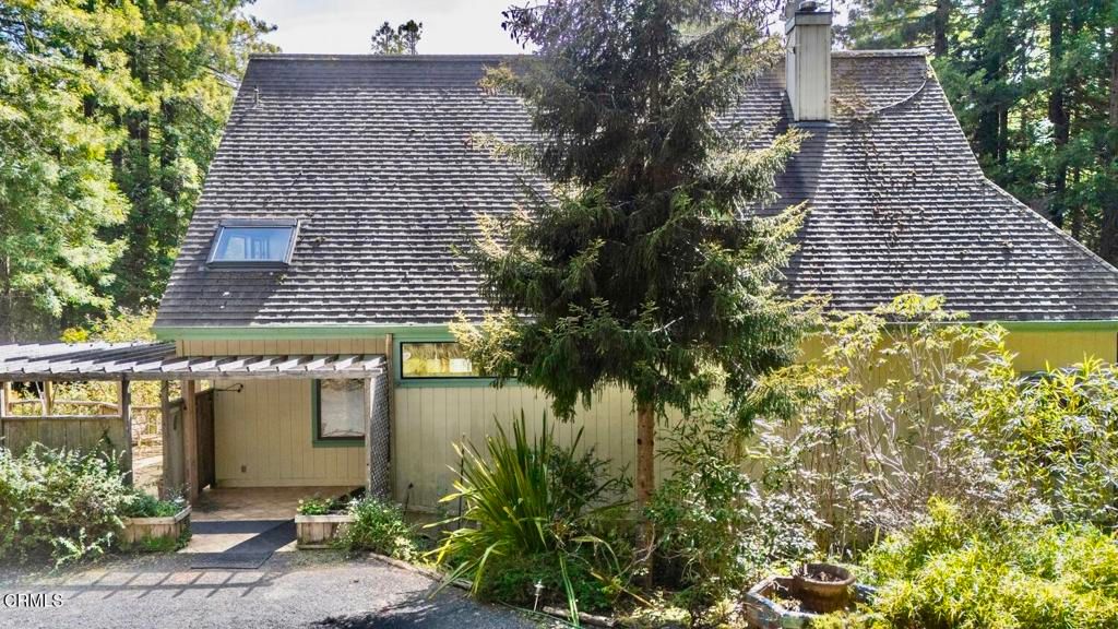 Image 5 of property listing at 33100 Frog Pond Road, Little River, CA 95456