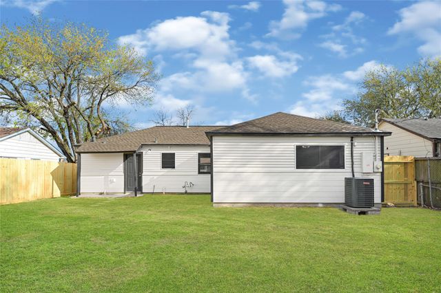 1106 Pauline Avenue, Pasadena, TX 77502