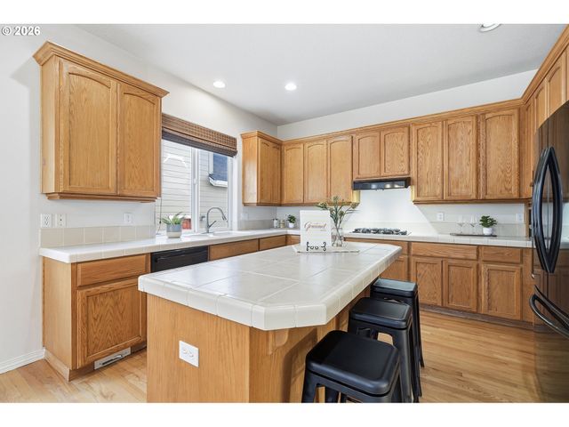 5274 Nw CRADY Ln, Portland, OR 97229