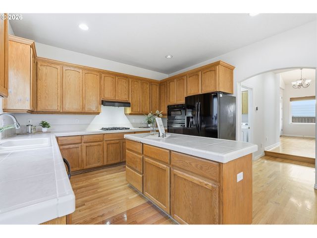 5274 Nw CRADY Ln, Portland, OR 97229