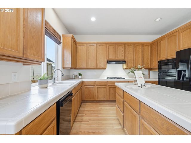 5274 Nw CRADY Ln, Portland, OR 97229