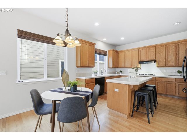 5274 Nw CRADY Ln, Portland, OR 97229