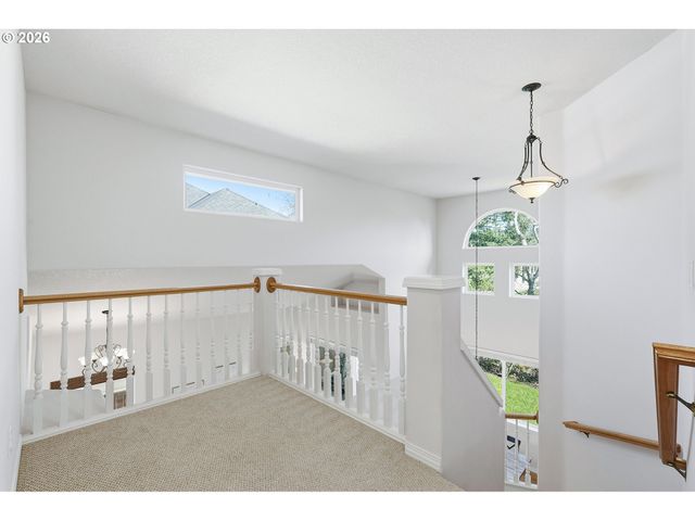 5274 Nw CRADY Ln, Portland, OR 97229