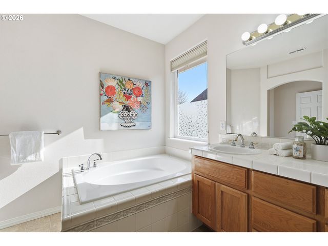 5274 Nw CRADY Ln, Portland, OR 97229