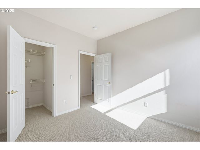 5274 Nw CRADY Ln, Portland, OR 97229