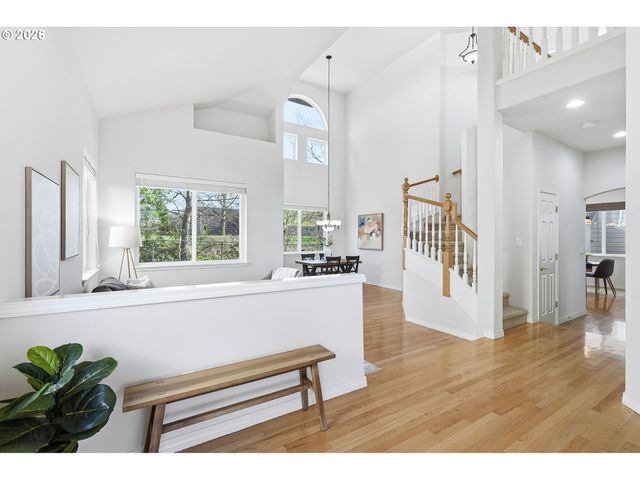 5274 Nw CRADY Ln, Portland, OR 97229