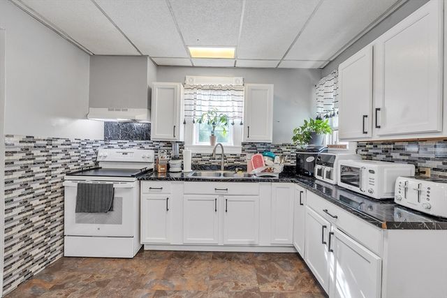 32 Clifford St, Springfield, MA 01109