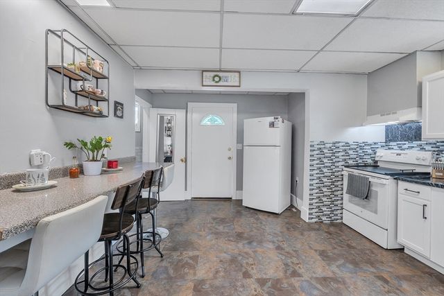 32 Clifford St, Springfield, MA 01109