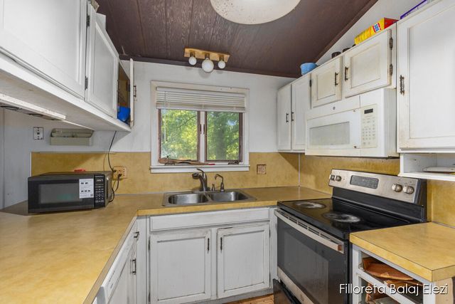 5640 Kraft Avenue SE, Grand Rapids, MI 49512