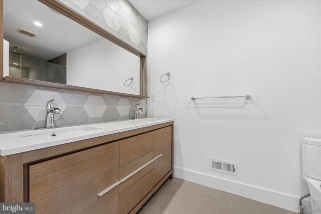 405 GREENWICH ST, Philadelphia, PA 19147