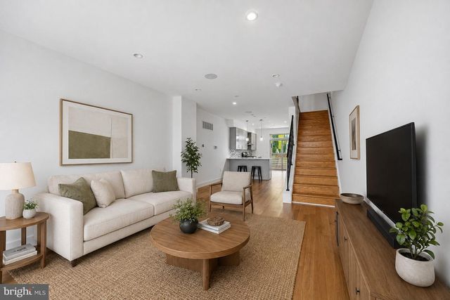 405 GREENWICH ST, Philadelphia, PA 19147