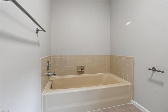 1136 Norcova CT, Chesapeake, VA 23320