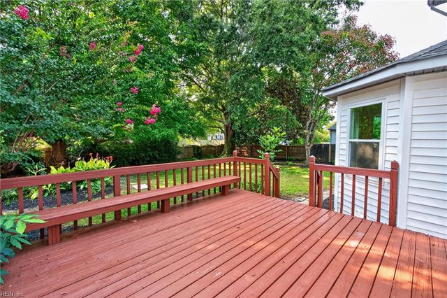 1136 Norcova CT, Chesapeake, VA 23320