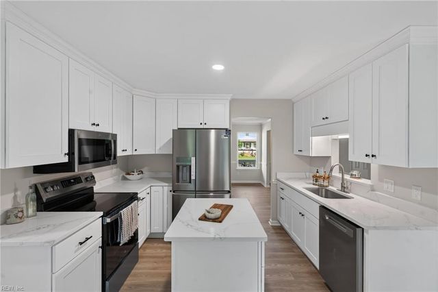 1136 Norcova CT, Chesapeake, VA 23320