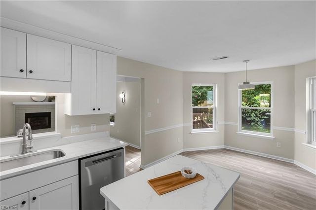 1136 Norcova CT, Chesapeake, VA 23320