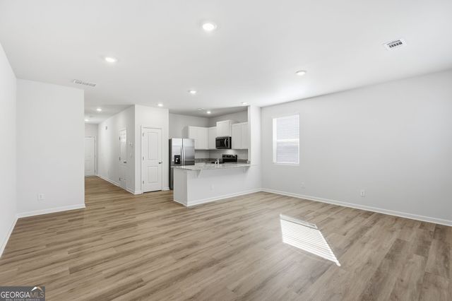 5971 Skylar Drive, Atlanta, GA 30336