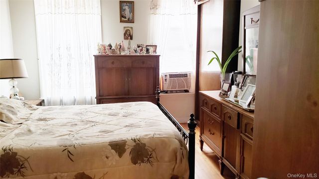 517 51st Avenue, Long Island City, NY 11101