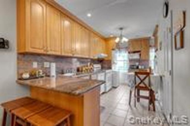 517 51st Avenue, Long Island City, NY 11101