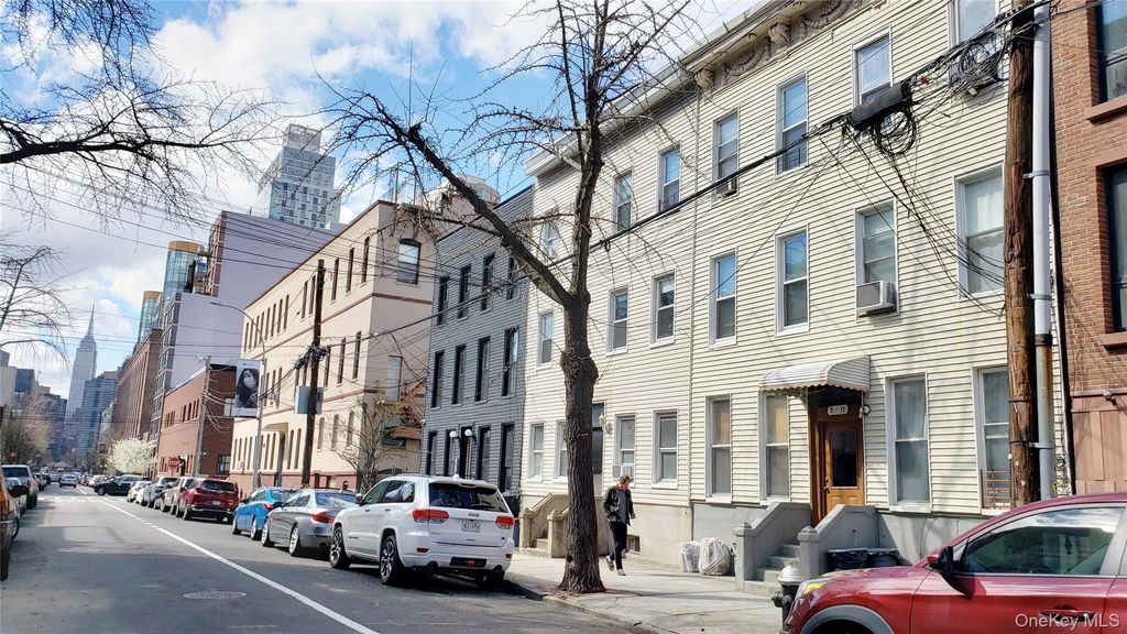 517 51st Avenue, Long Island City, NY 11101