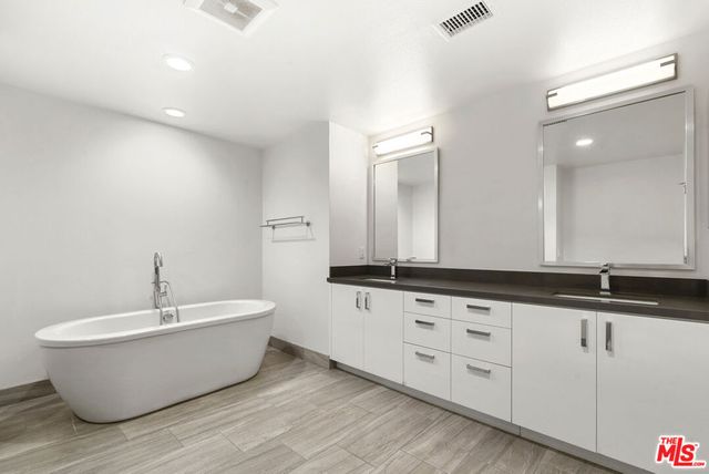 4240 Laurel Canyon Boulevard 105, Studio City, CA 91604
