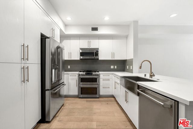 4240 Laurel Canyon Boulevard 105, Studio City, CA 91604