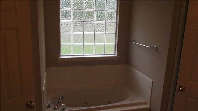 1902 SW Spruce Road, Bentonville, AR 72712