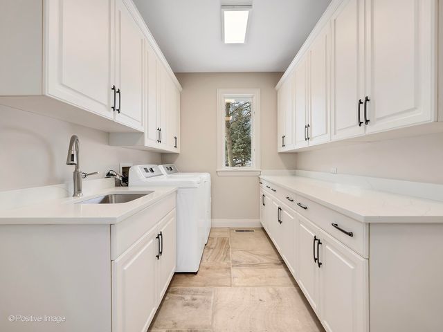 20 Natoma Drive, Oak Brook, IL 60523