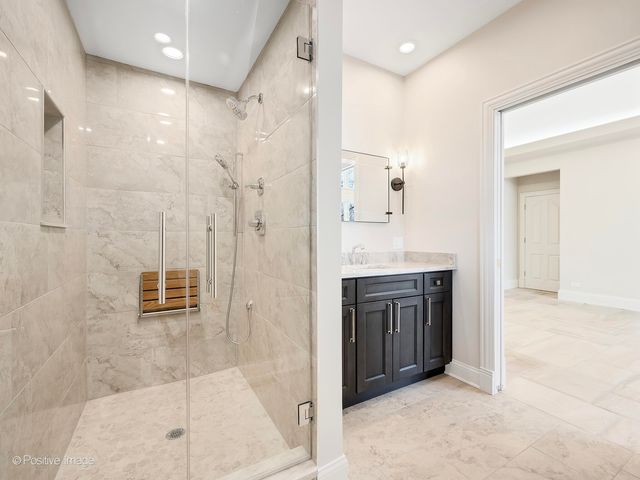 20 Natoma Drive, Oak Brook, IL 60523