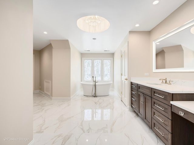 20 Natoma Drive, Oak Brook, IL 60523