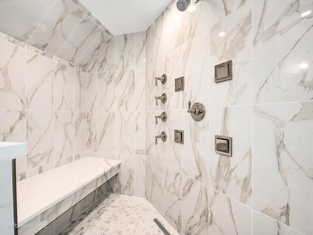 20 Natoma Drive, Oak Brook, IL 60523