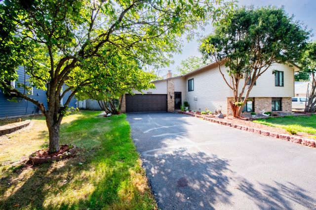 8106 Groveland Road, Mounds View, MN 55112