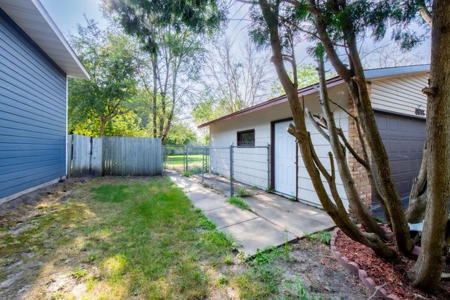 8106 Groveland Road, Mounds View, MN 55112