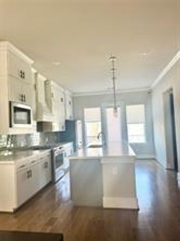 1315 W 24th Street B, Houston, TX 77008