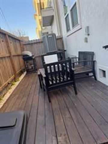 1315 W 24th Street B, Houston, TX 77008