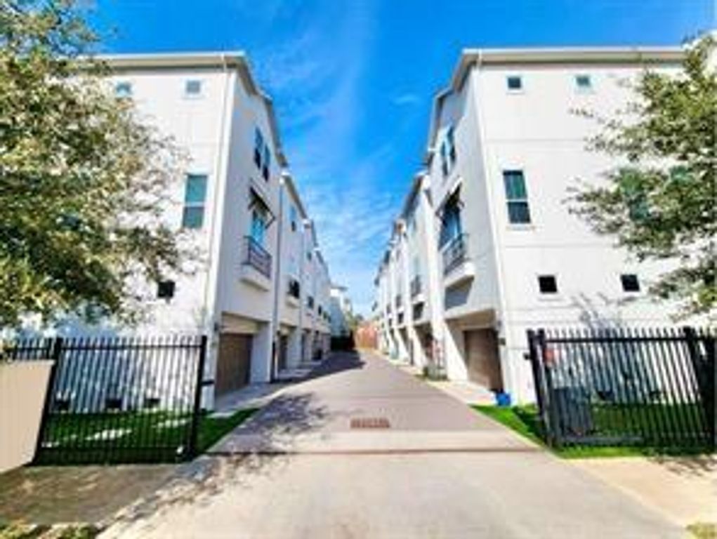 1315 W 24th Street B, Houston, TX 77008