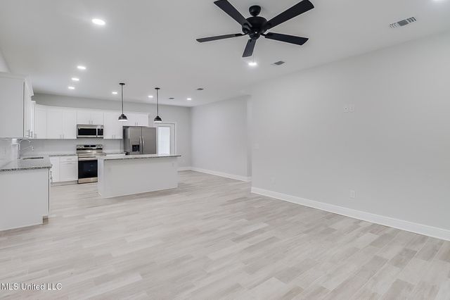 3121 Seahorse Road, Gautier, MS 39553