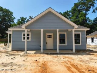 3121 Seahorse Road, Gautier, MS 39553