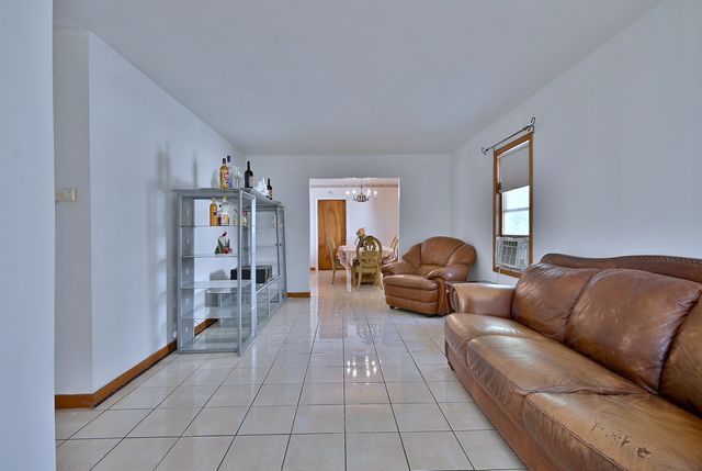 322 S WALNUT Street, Bensenville, IL 60106