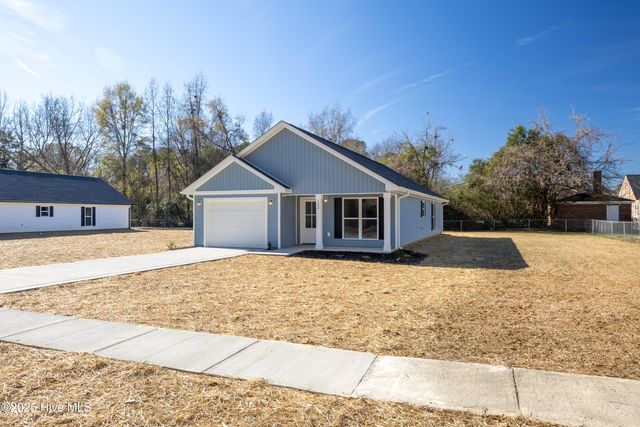302 S West Street, Roseboro, NC 28382