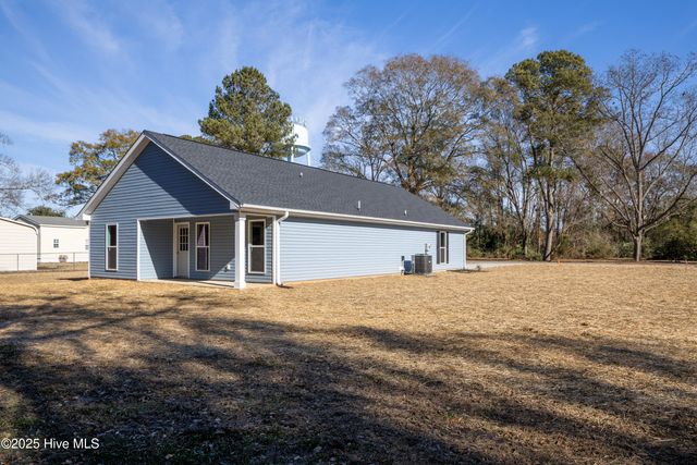 302 S West Street, Roseboro, NC 28382