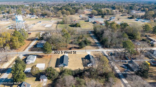 302 S West Street, Roseboro, NC 28382