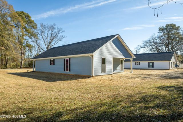 302 S West Street, Roseboro, NC 28382