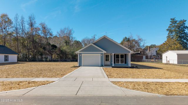 302 S West Street, Roseboro, NC 28382