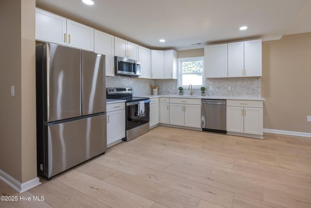 302 S West Street, Roseboro, NC 28382