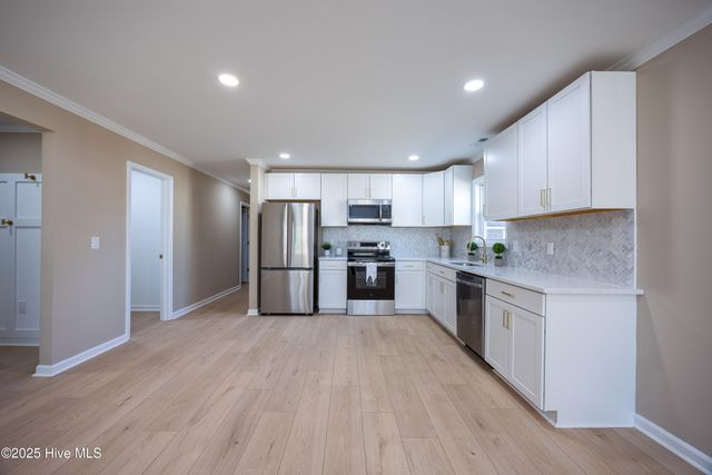 302 S West Street, Roseboro, NC 28382