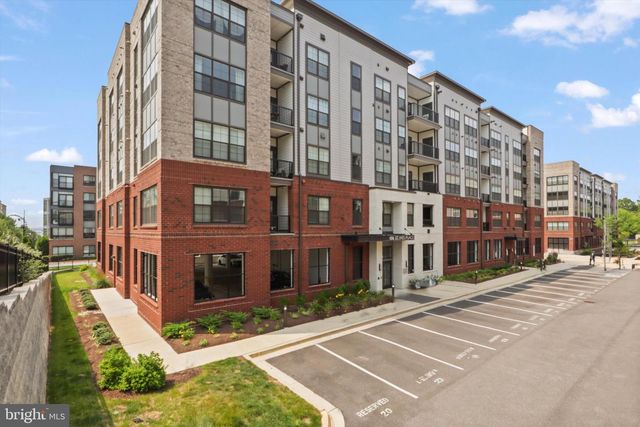 106 SAINT IVES PL #104, Oxon Hill, MD 20745